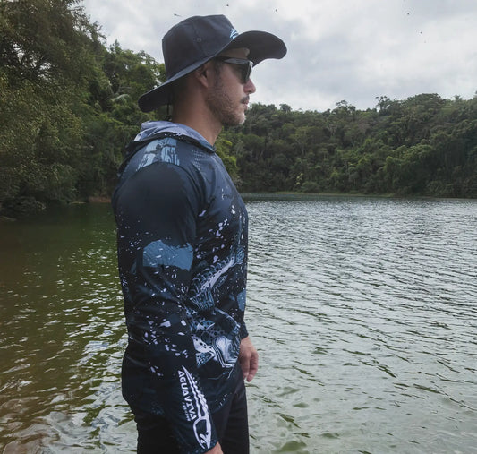 CAMISA COM CAPUZ INTRUDER