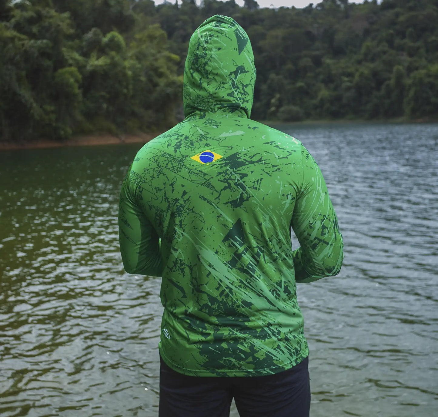 CAMISA COM CAPUZ INTRUDER