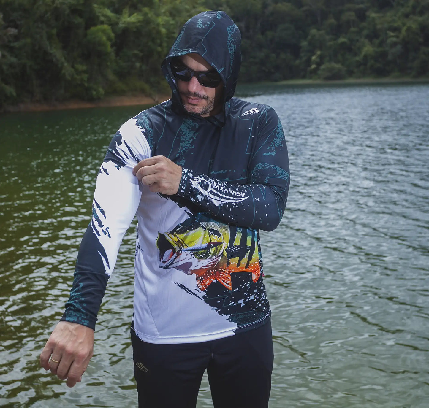 CAMISA COM CAPUZ INTRUDER