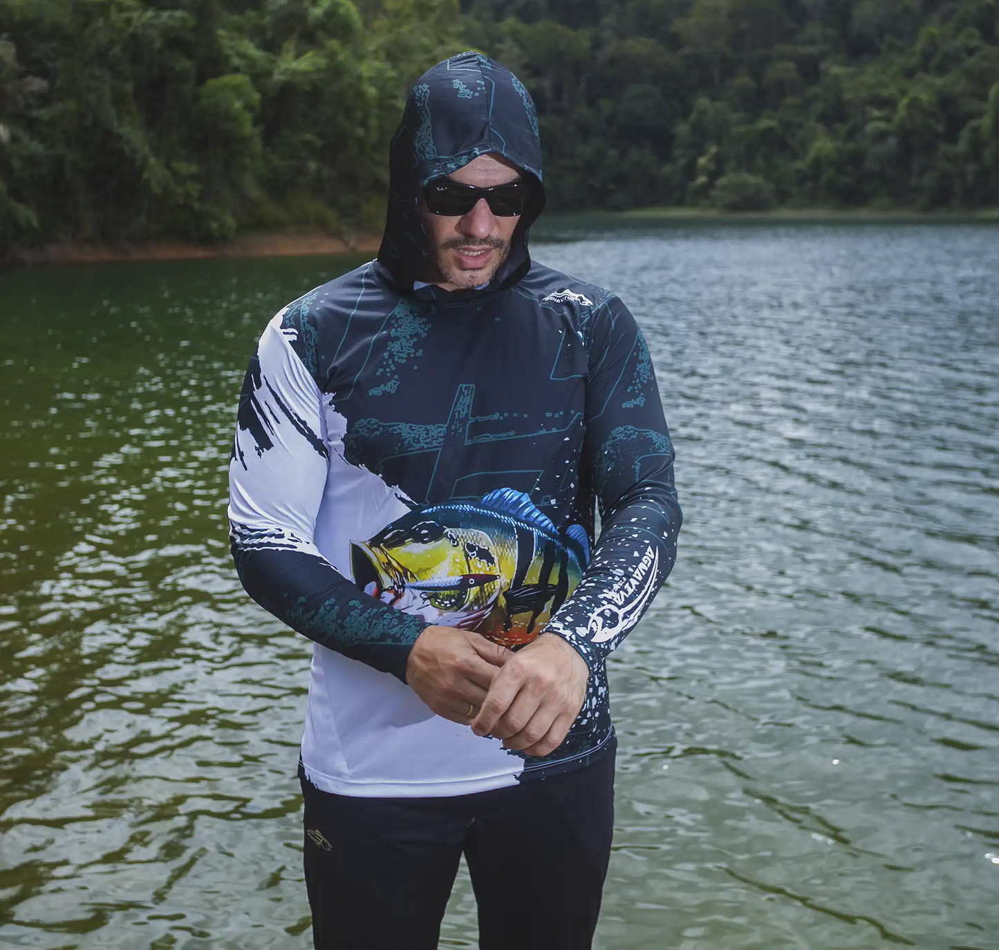 CAMISA COM CAPUZ INTRUDER