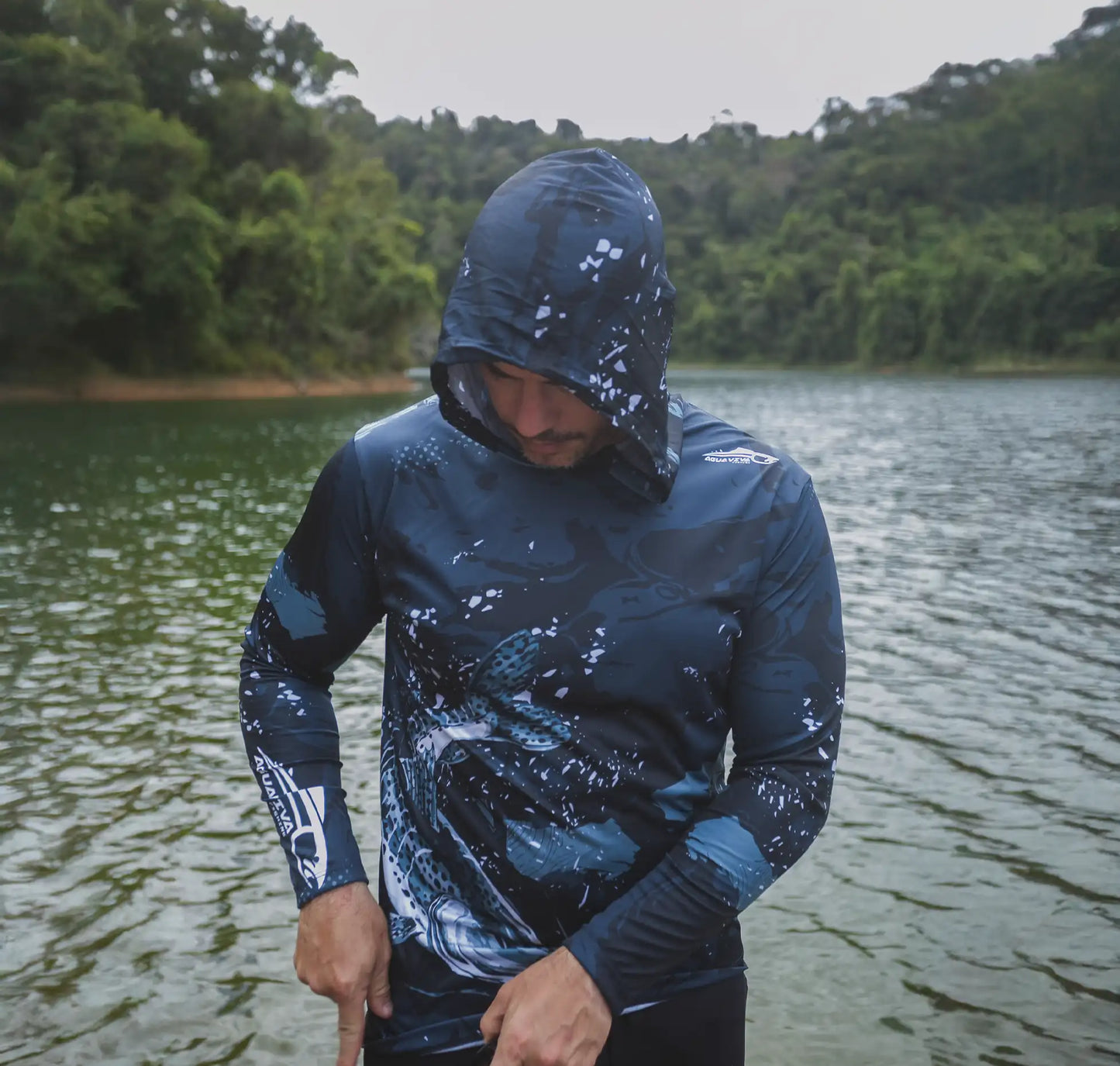 CAMISA COM CAPUZ INTRUDER