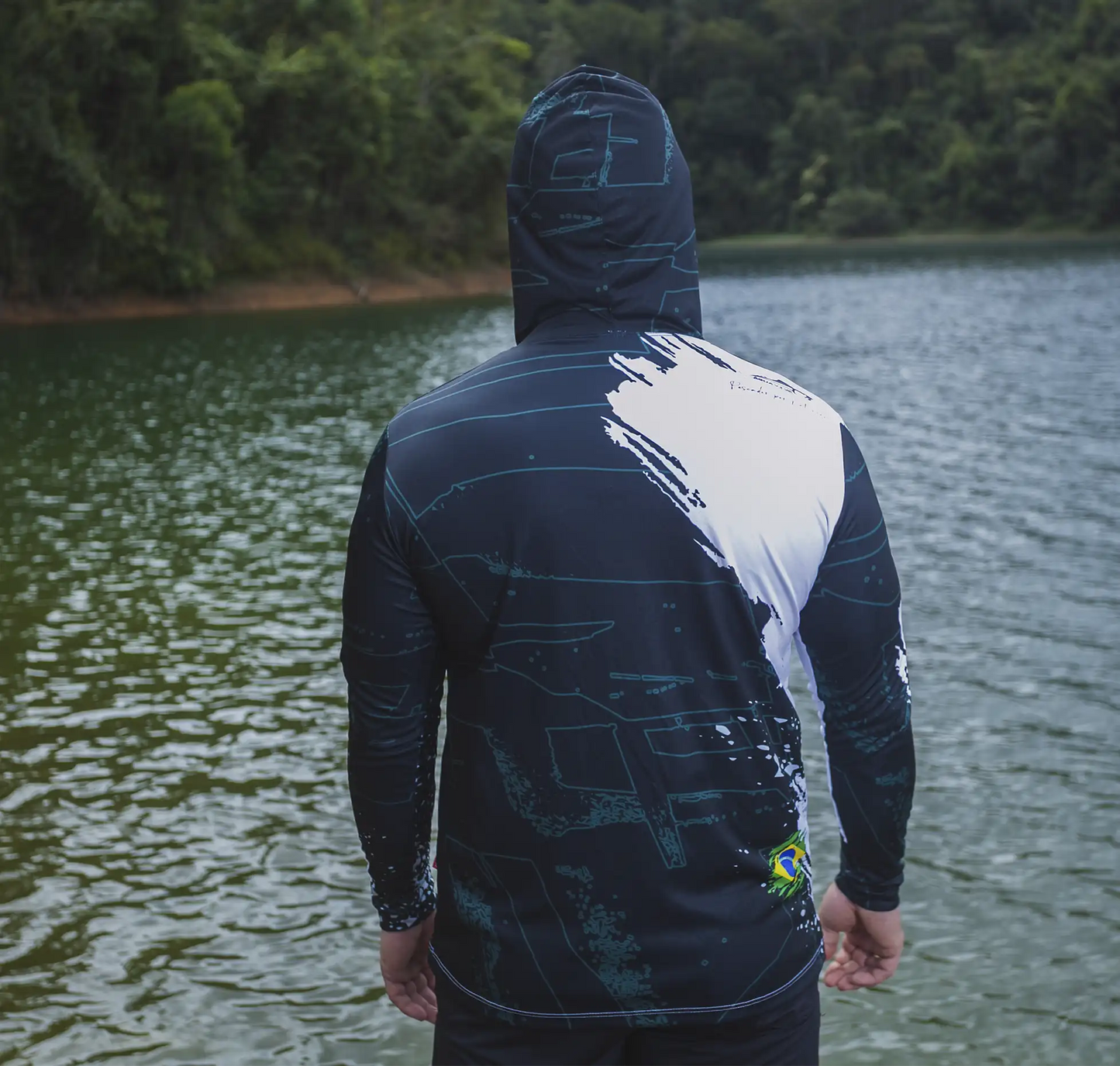 CAMISA COM CAPUZ INTRUDER