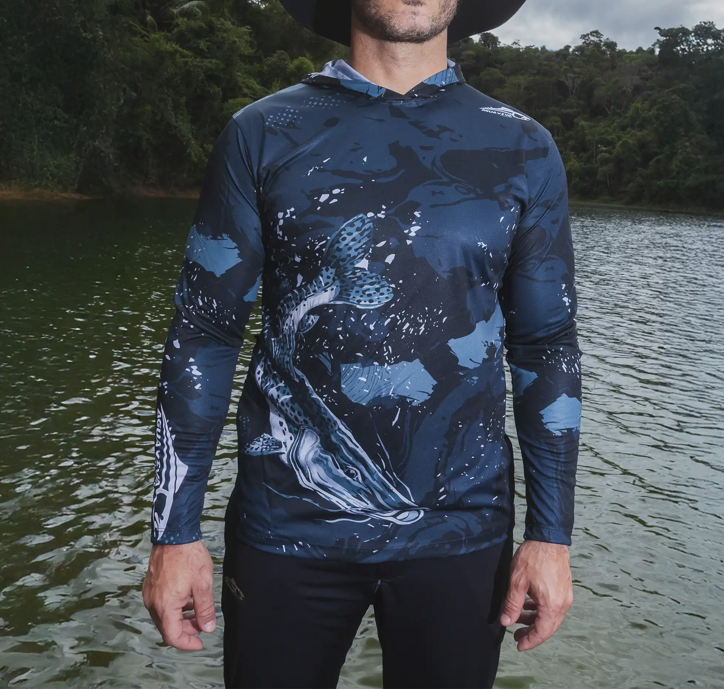 CAMISA COM CAPUZ INTRUDER