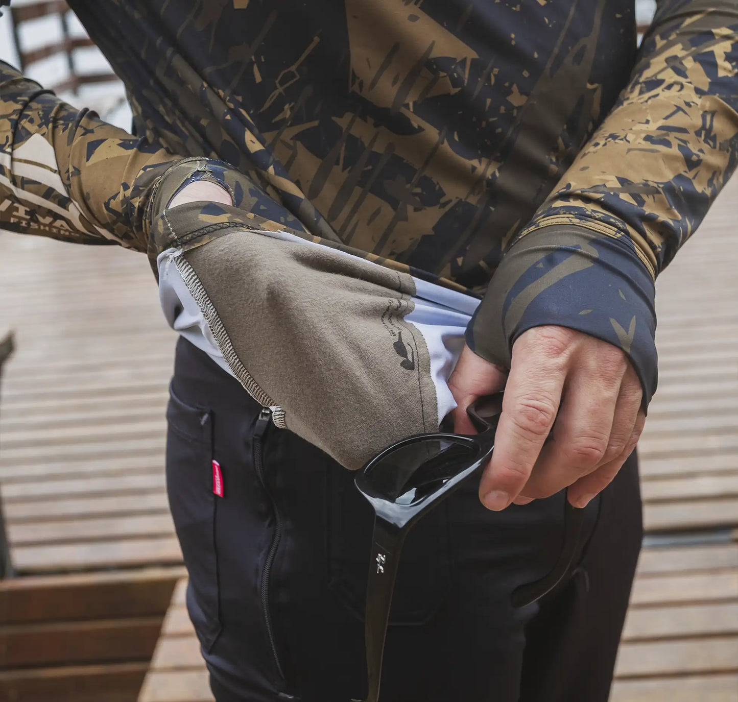 CAMISA DE CAPUZ LAKE PATROL LIGHT