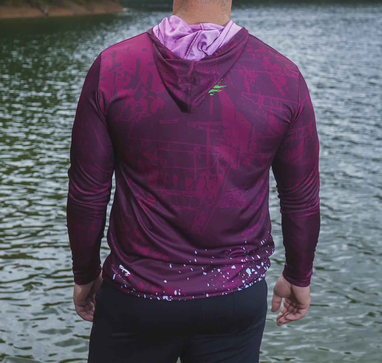 CAMISA COM CAPUZ INTRUDER