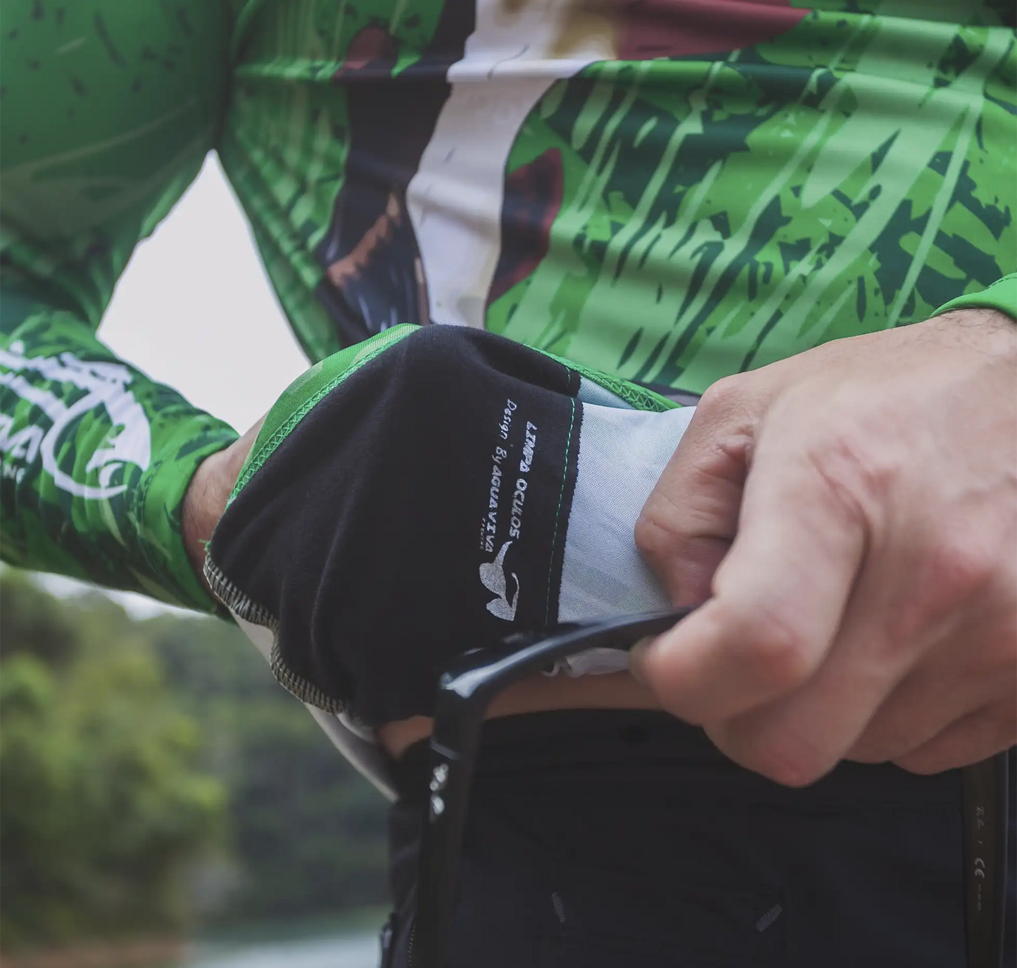 CAMISA COM CAPUZ INTRUDER