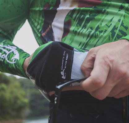 CAMISA COM CAPUZ INTRUDER